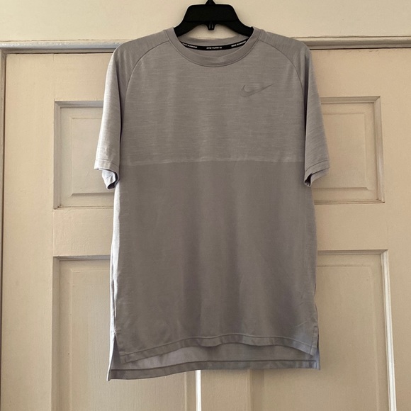 Nike Gray Running Shirt Size S - Picture 1 of 6
